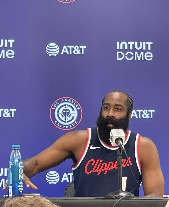 快船球员公开质疑裁判判罚尺度，引争议，部门以下.-爱游戏体育